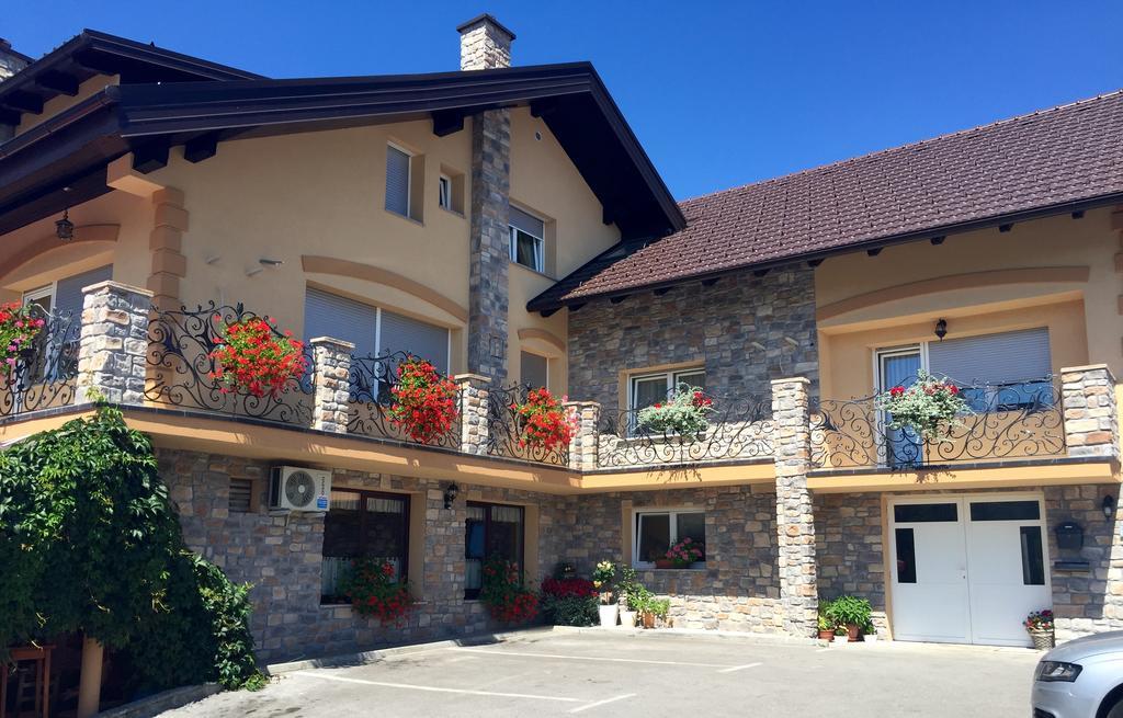 Hotel Samarin Črnomelj Εξωτερικό φωτογραφία