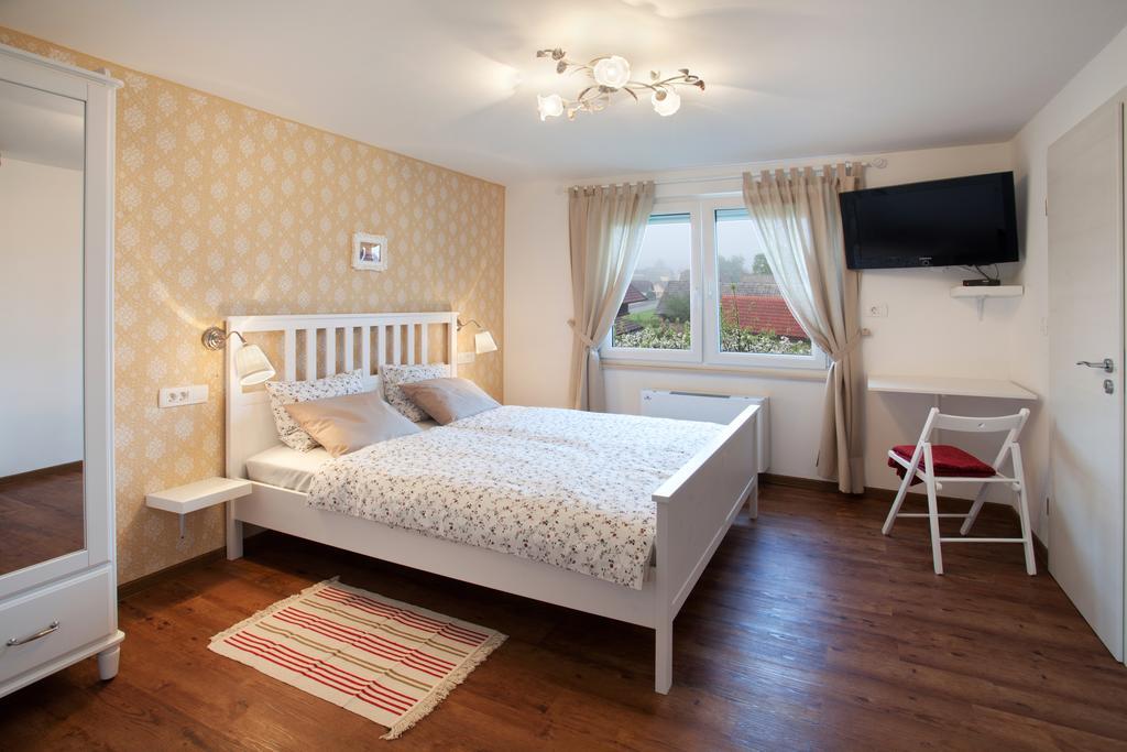Hotel Samarin Črnomelj Εξωτερικό φωτογραφία